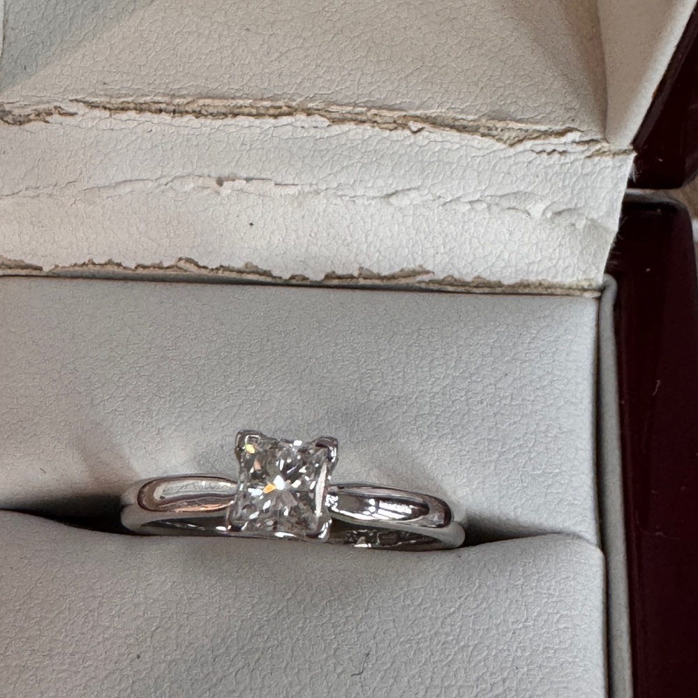 GIA Certified 0.58 CT Princess-Cut Diamond Ring – 18K White Gold & Platinum - Picture 4 of 5